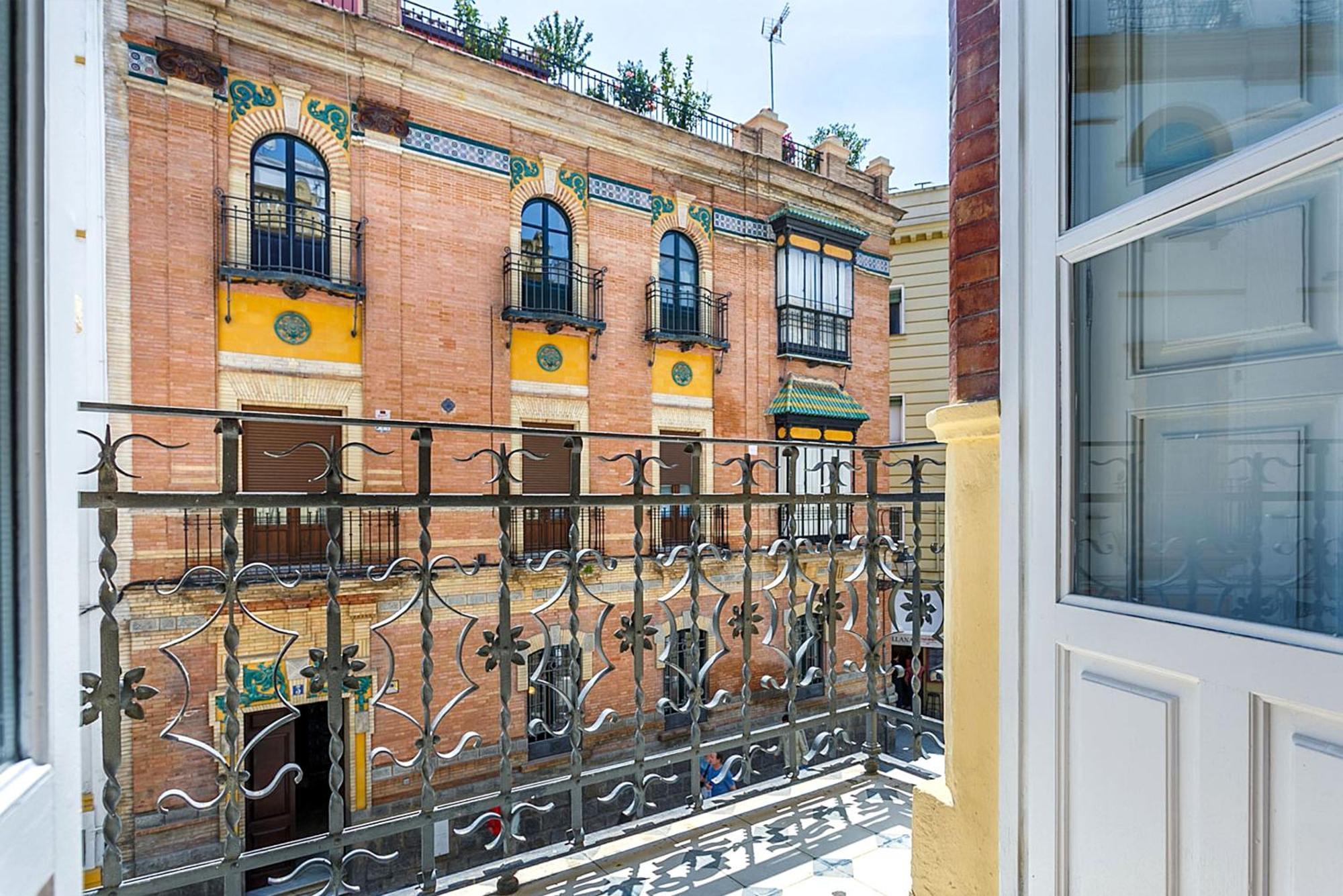Genteel Home Contratacion Seville Exterior photo